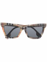 Burberry Eyewear lunettes de soleil à monture papillon - Tons neutres