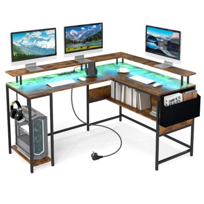 L-vormige Tafel met LED-Verlichting en Stopcontacten Computerbureau met Monitorstandaard Hoektafel met Metalen Frame Bruin