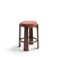 Kave Home Kruk 'Granite' Chenille en noten essenhout, kleur Terracotta (zithoogte 65cm)