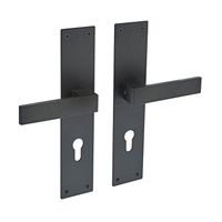 Intersteel Deurklink Amsterdam schild zwart profielcilindergat 72mm Intersteel Deurklink Amsterdam schild zwart profielcilindergat 72mm