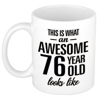 Awesome 76 year cadeau mok / beker 300 ml