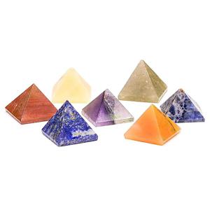 Fluwelen Chakra Piramide Stenen Set met Zeven Edelstenen