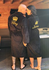 Velours badjas met kroon + naam borduring-zwart-s/m