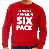 Ik werk aan mijn SIX Pack tekst sweater rood
