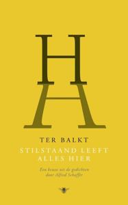 Stilstaand leeft alles hier (Hardback)