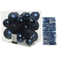 Kerstversiering kunststof kerstballen 6-8-10 cm met folieslingers pakket donkerblauw van 28x stuks - Kerstbal - thumbnail