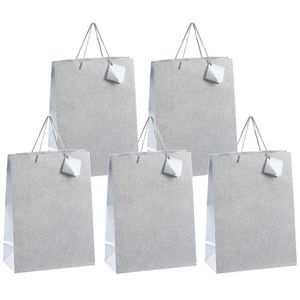 Set van 12x stuks luxe papieren giftbags/cadeau tasjes zilver met glitters 25 x 33 x 12 cm