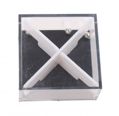 Free and Easy geduldspel in kubus met 4 balletjes 3,5 cm wit