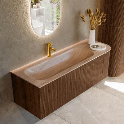 Badmeubel Mondiaz Kurve-Dlux | 135 cm | Meubelkleur Walnut | Wastafelkleur Saba | Solid surface | Wasbak linker zijde spoelbak | 1 kraangat