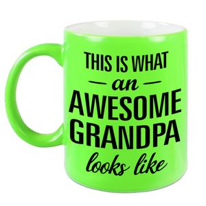 Awesome grandpa / opa fluor groene cadeau mok / verjaardag beker 330 ml   -