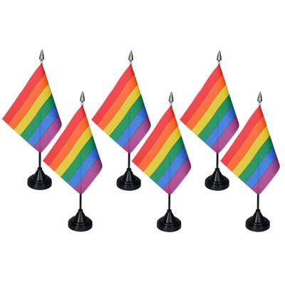 Regenboog Pride tafelvlaggetjes - 6x stuks - 10 x 15 cm vlag - met zwarte standaard