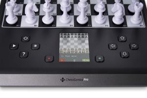 Millennium Chess Genius Pro M815 Schaakcomputer AI-functies, Magnetische schaakstukken, Druksensorbord, Kleurendisplay met verlichting