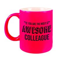 1x stuks personeel / collega cadeau mok neon roze / you are the most awesome colleague