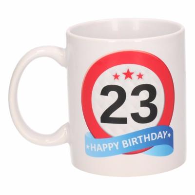 23 jaar Verjaardag koffiemok - cadeau beker - stopbord print - 300 ml - keramiek - wit