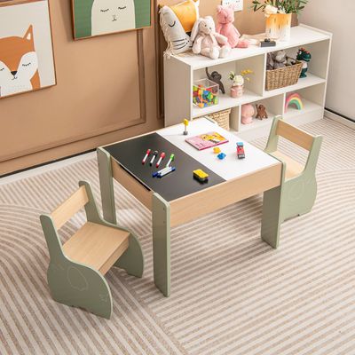 3-Delige Kinderzitgroep van Hout 4-In-1 Kindertafel met 2 Stoelen en Afneembaar Bord Kindermeubelset met Opbergruimte Groen