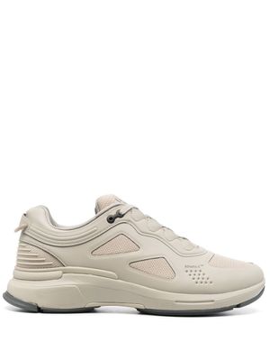 Athletics Footwear baskets à empiècements - Gris