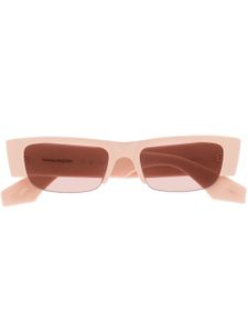 Alexander McQueen Eyewear lunettes de soleil à logo imprimé - Rose