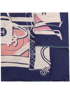 CHANEL Pre-Owned foulard en soie à imprimé graphique - Bleu