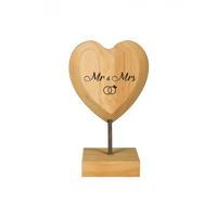 Houten hart op voet Mr. & Mrs.