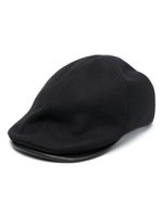 Giorgio Armani béret à détails en cuir - Noir Giorgio Armani béret à détails en cuir - Noir
