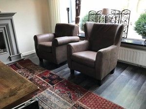 Set van 2 verschillende leren fauteuils met houten poten - bruin leer - Echt leer, Klassiek, ontdek de vele Leersoorten en Kleuren bij ShopX