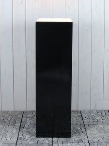 Sokkel verlicht, zwart zijdeglans 100x30x30 cm.