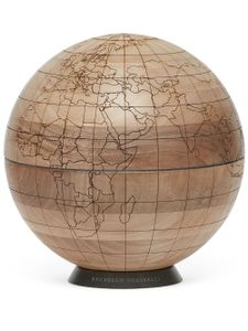 Brunello Cucinelli globe terrestre en bois à gravures - Tons neutres