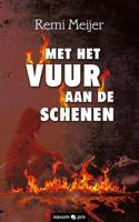 Met het vuur aan de schenen (Paperback)