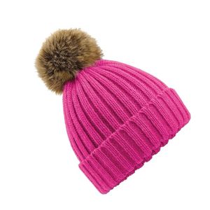 Gebreide winter muts fuchsia roze met nep bont pompon voor dames