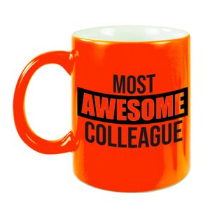 1x stuks collega cadeau mok / beker neon oranje most awesome colleague