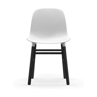 Normann Copenhagen Form eetkamerstoel White vierpoot zwart eikenhout