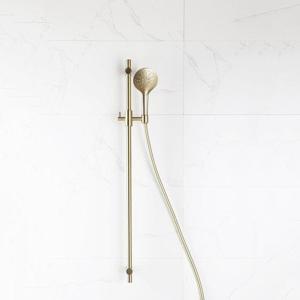 Fortifura Calvi glijstangset met ronde handdouche, gladde doucheslang Geborsteld Messing PVD (Goud) SW767490/SW799449/SW728177