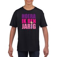 Verjaardag T-shirt voor meisjes - hoera ik ben jarig - roze tekst - zwart - jarige jop