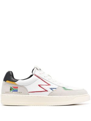 Moa Master Of Arts baskets Master Legacy Flag - Blanc