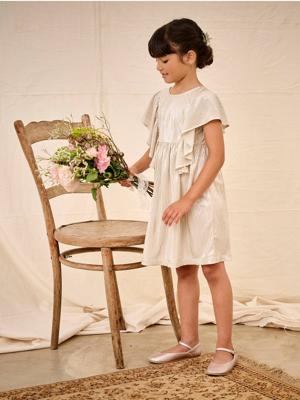 Feestjurk met lamellen en plooieffect met vlindermouwen goud