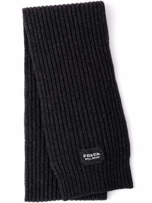 Prada écharpe en maille à patch logo - Noir