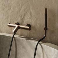 Badkraan SaniClear Antique Pro | Opbouw | Thermostaatkraan | Incl.Handdoucheset | 2-weg | 2-knops | Rond | Verouderd messing Badkraan SaniClear Antique Pro | Opbouw | Thermostaatkraan | Incl.Handdoucheset | 2-weg | 2-knops | Rond | Verouderd messing