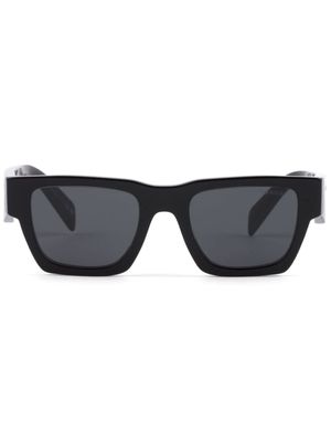 Prada Eyewear lunettes de soleil carrées à logo gravé - Noir