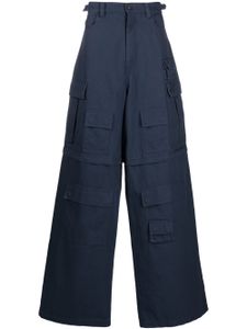 AMBUSH pantalon cargo à poches multiples - Bleu