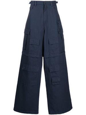 AMBUSH pantalon cargo à poches multiples - Bleu