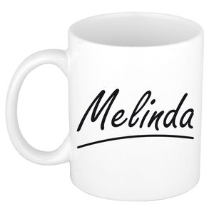 Naam cadeau mok / beker Melinda met sierlijke letters 300 ml