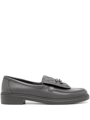 CHANEL Pre-Owned mocassins matelassés à loquet CC - Gris