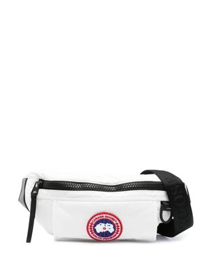 Canada Goose sac banane matelassé à patch logo - Blanc