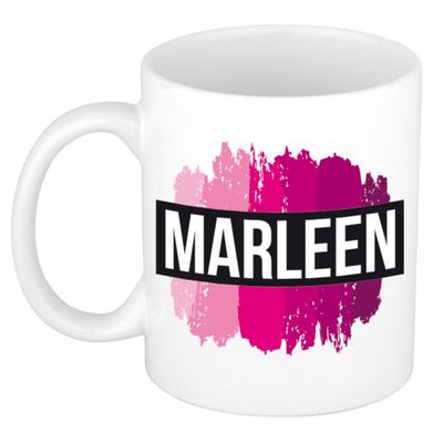 Naam cadeau mok / beker Marleen met roze verfstrepen 300 ml