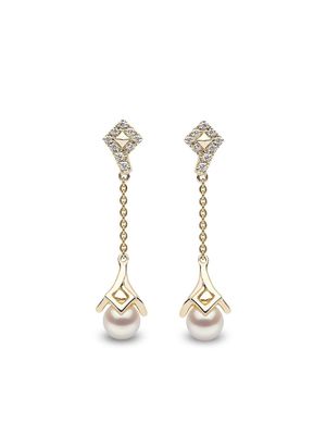 Yoko London boucles d'oreilles pendantes Trend en or jaune 18ct ornées de diamants et de perles
