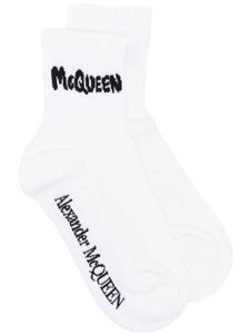 Alexander McQueen chaussettes à logo en intarsia - Blanc