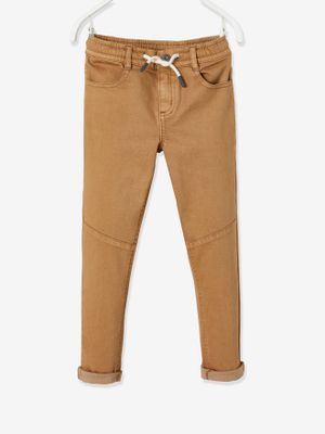 Gemakkelijk aan te trekken gekleurde jongensbroek beige