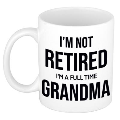 Im not retired im a full time grandma - oma pensioen koffie mok - afscheidscadeau - 300 ml Im not retired im a full time grandma - oma pensioen koffie mok - afscheidscadeau - 300 ml