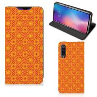 Xiaomi Mi 9 | Hoesje met Magneet | Batik Oranje