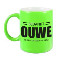 Bedankt ouwe voor de top inzet pensioen mok / beker neon groen afscheidscadeau 330 ml - thumbnail